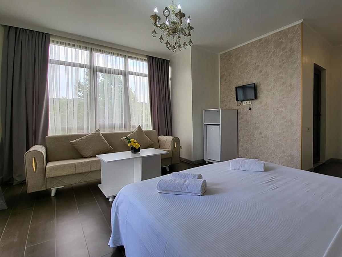 Mite Hotel Chakvi Extérieur photo